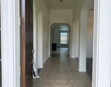 509 S Avalanche Drive - Photo Thumbnail 5