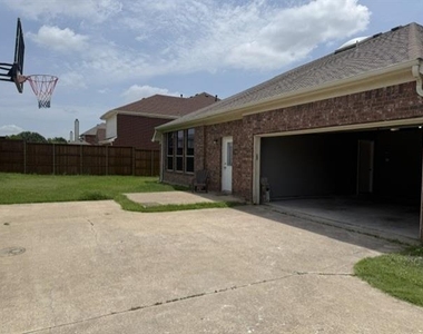 509 S Avalanche Drive - Photo Thumbnail 4
