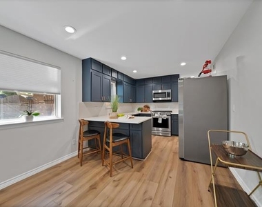 1427 Stagecoach Drive - Photo Thumbnail 14