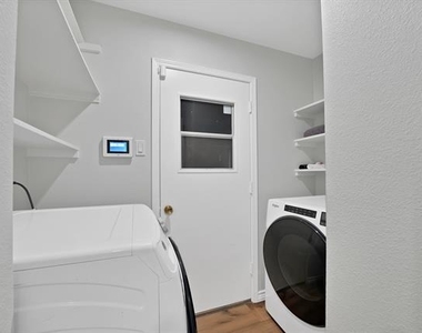 1427 Stagecoach Drive - Photo Thumbnail 20