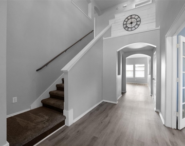 317 Sheridan Road - Photo Thumbnail 4