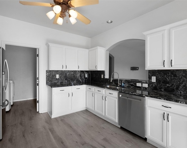 317 Sheridan Road - Photo Thumbnail 5
