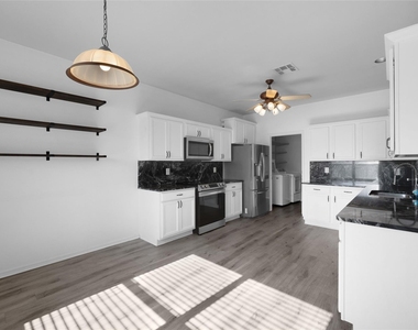 317 Sheridan Road - Photo Thumbnail 10