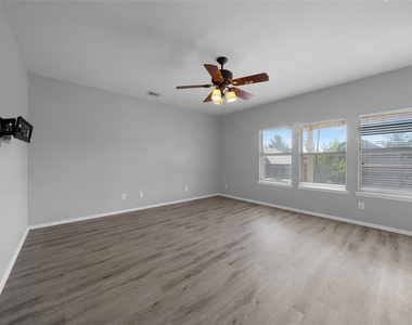 317 Sheridan Road - Photo Thumbnail 15