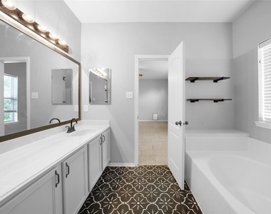 317 Sheridan Road - Photo Thumbnail 9