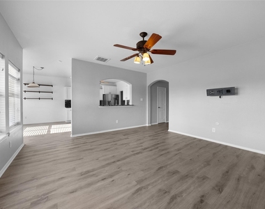 317 Sheridan Road - Photo Thumbnail 17