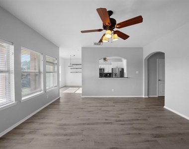 317 Sheridan Road - Photo Thumbnail 18