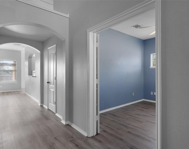 317 Sheridan Road - Photo Thumbnail 21