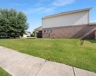 317 Sheridan Road - Photo Thumbnail 2