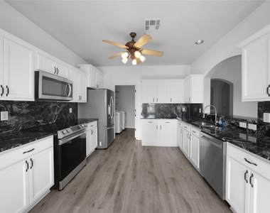 317 Sheridan Road - Photo Thumbnail 6
