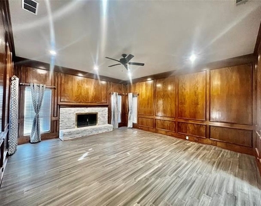 702 Mount Vernon Drive - Photo Thumbnail 1
