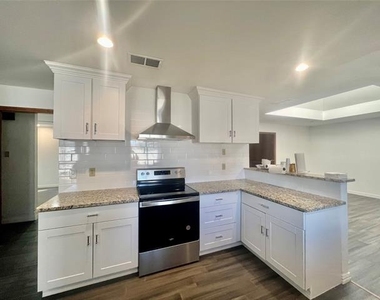 702 Mount Vernon Drive - Photo Thumbnail 3