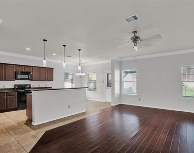 2138 Meadow View Drive - Photo Thumbnail 5