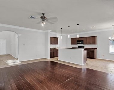 2138 Meadow View Drive - Photo Thumbnail 4