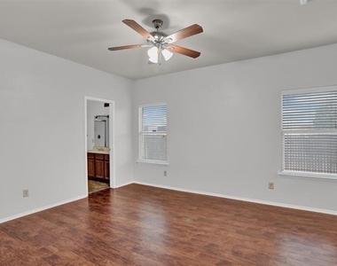 2138 Meadow View Drive - Photo Thumbnail 10