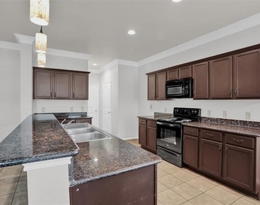 2138 Meadow View Drive - Photo Thumbnail 6