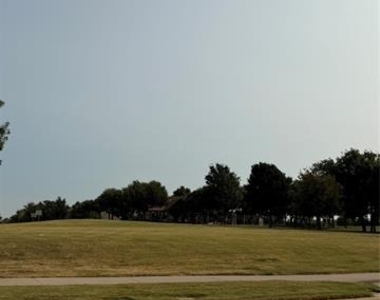 15107 Brooks Lane - Photo Thumbnail 4