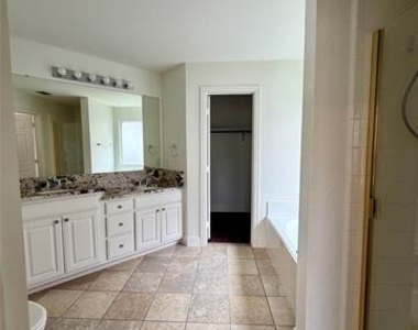 15107 Brooks Lane - Photo Thumbnail 5
