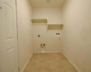 1006 Abigail Drive - Photo Thumbnail 17