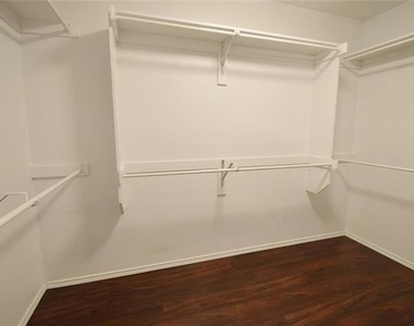 1006 Abigail Drive - Photo Thumbnail 12