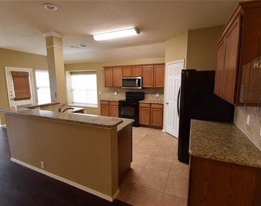 1006 Abigail Drive - Photo Thumbnail 2