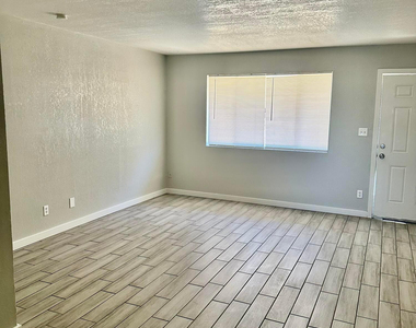 5241 N 17th Avenue - Photo Thumbnail 2
