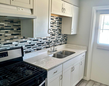 5241 N 17th Avenue - Photo Thumbnail 3
