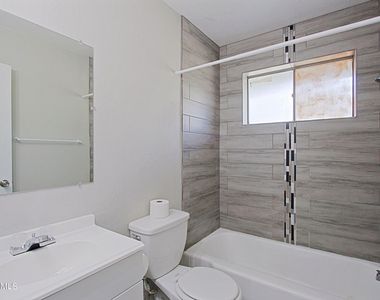 5241 N 17th Avenue - Photo Thumbnail 8