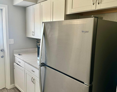 5241 N 17th Avenue - Photo Thumbnail 7