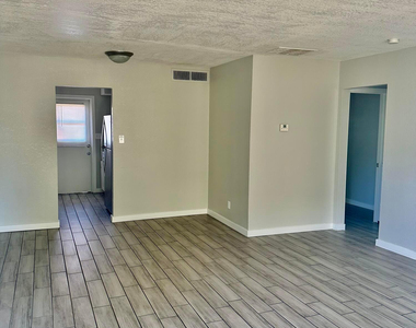 5241 N 17th Avenue - Photo Thumbnail 1