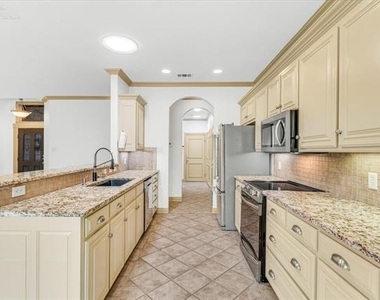 2105 Norwood Lane - Photo Thumbnail 18