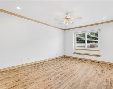 2105 Norwood Lane - Photo Thumbnail 19
