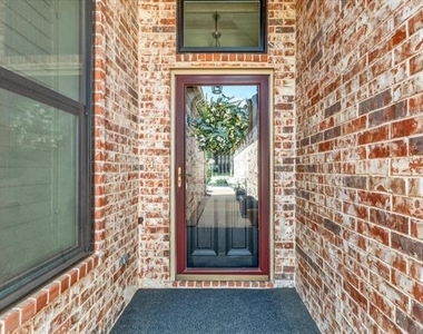 2105 Norwood Lane - Photo Thumbnail 5