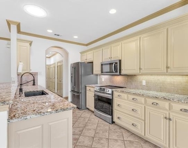 2105 Norwood Lane - Photo Thumbnail 15