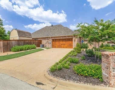2105 Norwood Lane - Photo Thumbnail 6