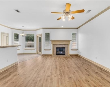 2105 Norwood Lane - Photo Thumbnail 9