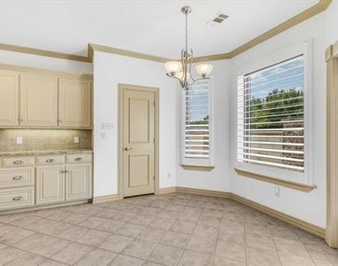 2105 Norwood Lane - Photo Thumbnail 13