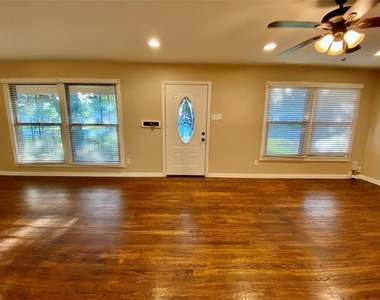 9562 Mercer Drive - Photo Thumbnail 3