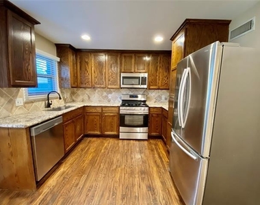 9562 Mercer Drive - Photo Thumbnail 5