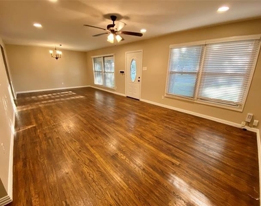 9562 Mercer Drive - Photo Thumbnail 2