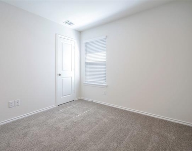 1903 Feeder Way - Photo Thumbnail 16