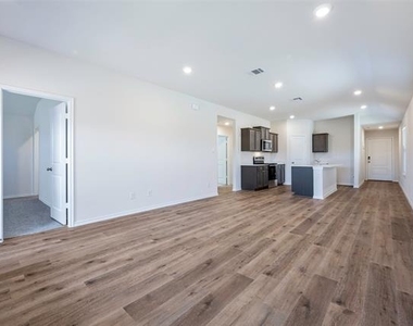 1903 Feeder Way - Photo Thumbnail 8