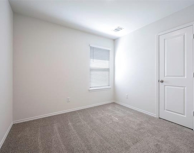 1903 Feeder Way - Photo Thumbnail 14