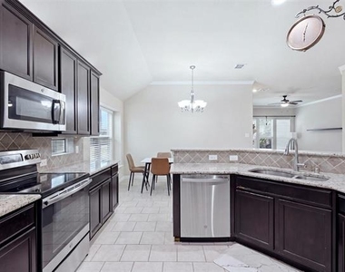 11717 Yarmouth Lane - Photo Thumbnail 10