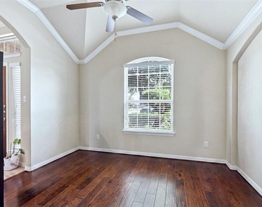 11717 Yarmouth Lane - Photo Thumbnail 5