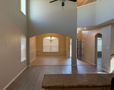 608 Pawnee Street - Photo Thumbnail 3