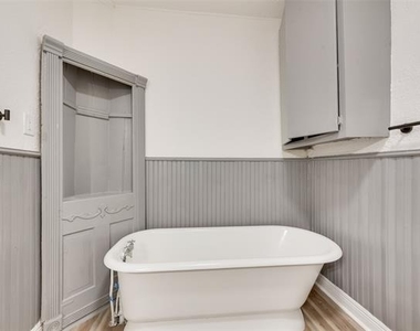 309 Poplar Street - Photo Thumbnail 10