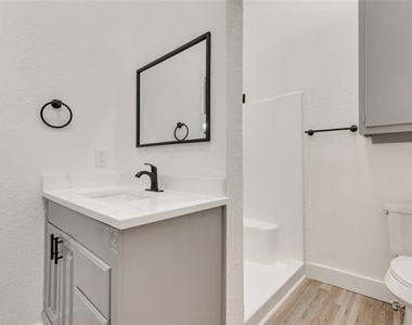 309 Poplar Street - Photo Thumbnail 11