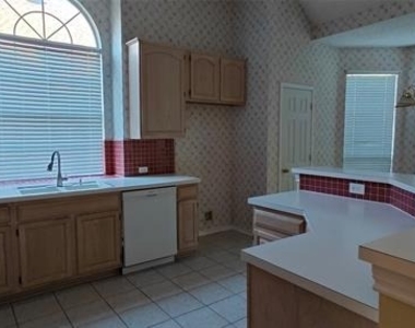 6800 Burr Oak Drive - Photo Thumbnail 8