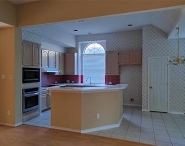 6800 Burr Oak Drive - Photo Thumbnail 5